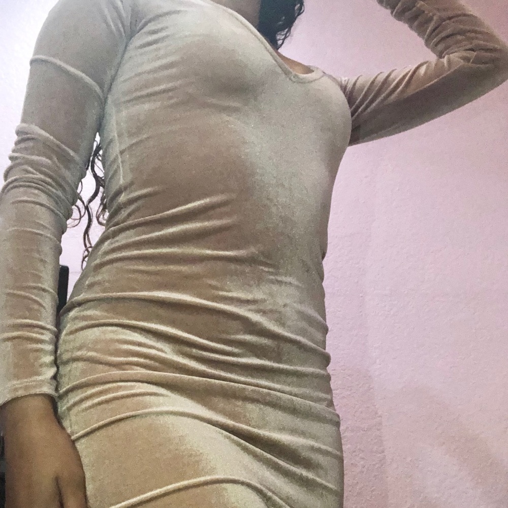 Long sleeve low v neck cut velvet body con dress